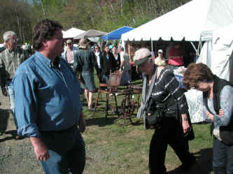 PICT1226_1200x900.jpg (248454 bytes)